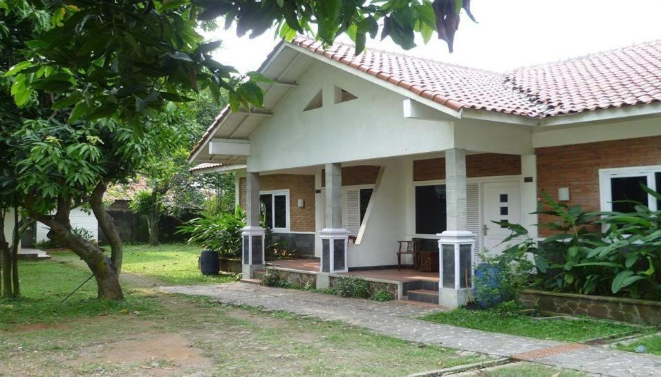 Intan Hotel ปูร์วาการ์ตา ภายนอก รูปภาพ