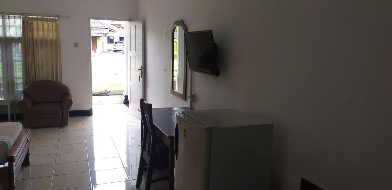 Intan Hotel ปูร์วาการ์ตา ภายนอก รูปภาพ
