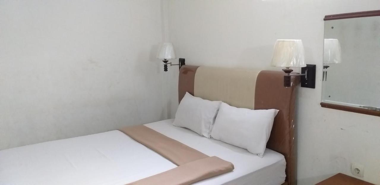 Intan Hotel ปูร์วาการ์ตา ภายนอก รูปภาพ
