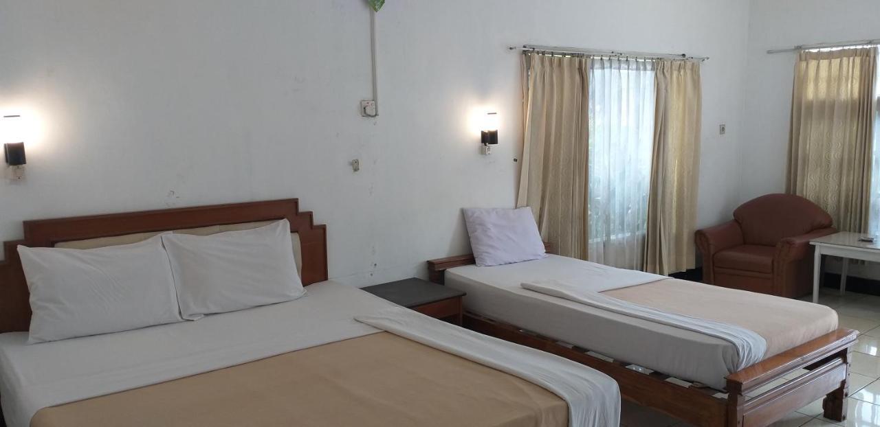 Intan Hotel ปูร์วาการ์ตา ภายนอก รูปภาพ