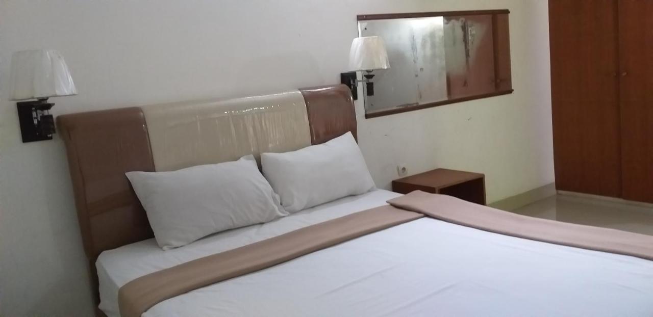 Intan Hotel ปูร์วาการ์ตา ภายนอก รูปภาพ