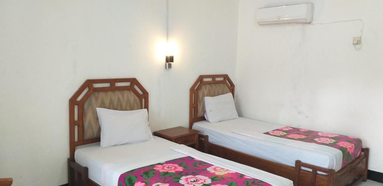 Intan Hotel ปูร์วาการ์ตา ภายนอก รูปภาพ