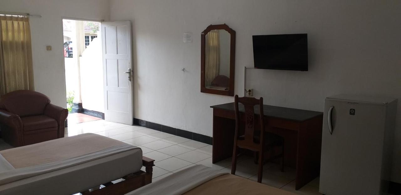 Intan Hotel ปูร์วาการ์ตา ภายนอก รูปภาพ