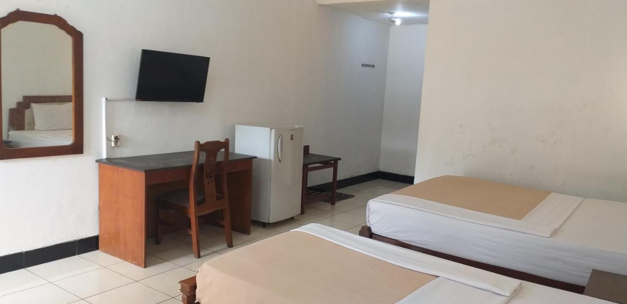 Intan Hotel ปูร์วาการ์ตา ภายนอก รูปภาพ
