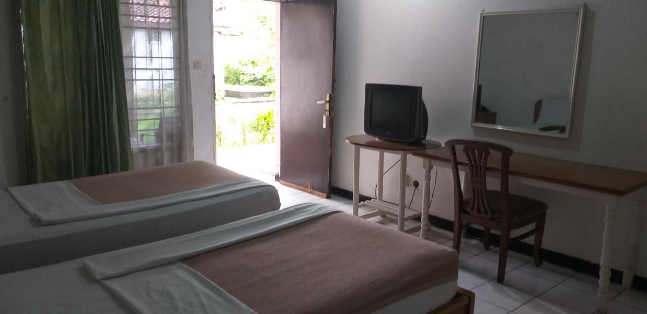 Intan Hotel ปูร์วาการ์ตา ภายนอก รูปภาพ