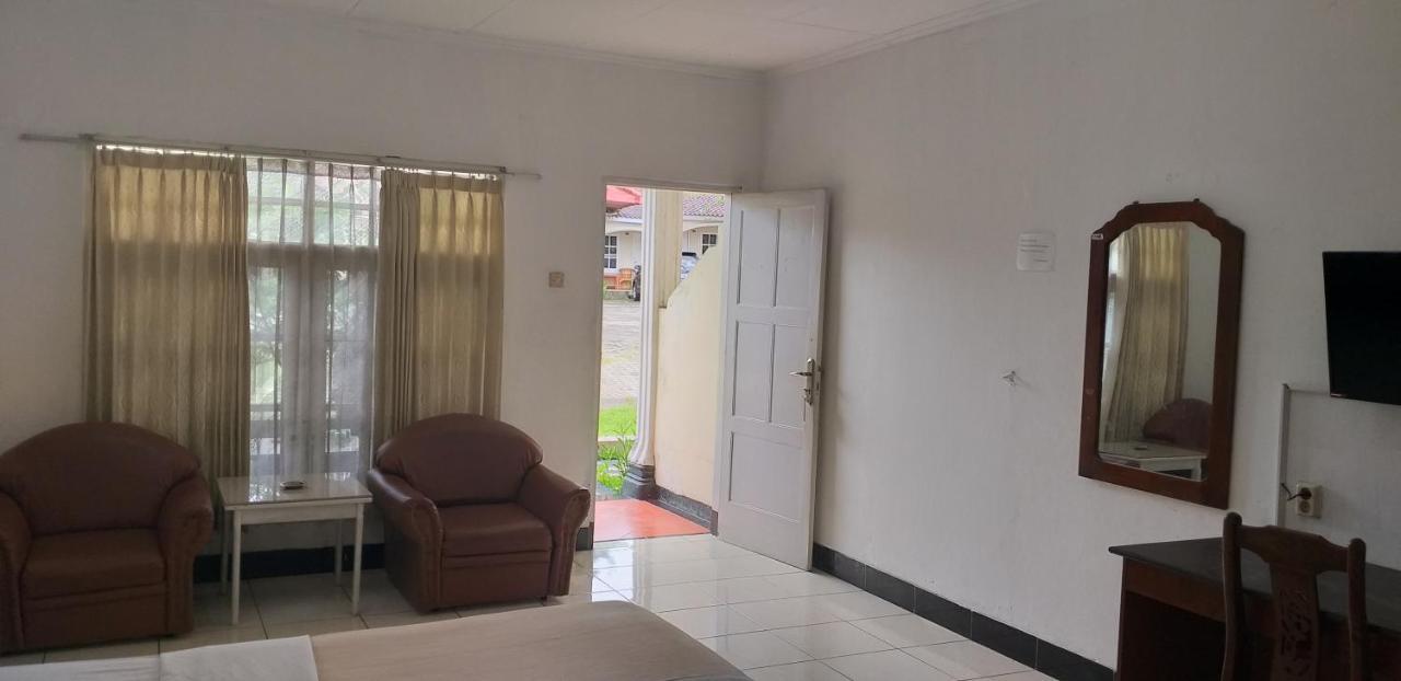Intan Hotel ปูร์วาการ์ตา ภายนอก รูปภาพ