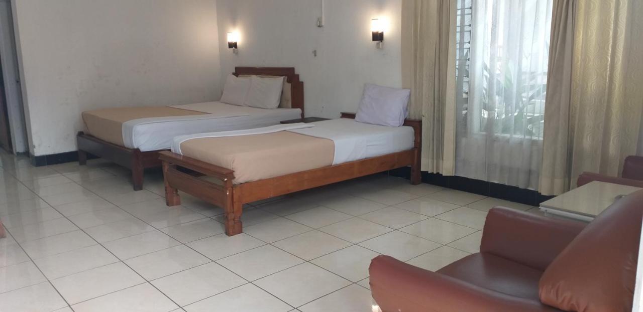Intan Hotel ปูร์วาการ์ตา ภายนอก รูปภาพ