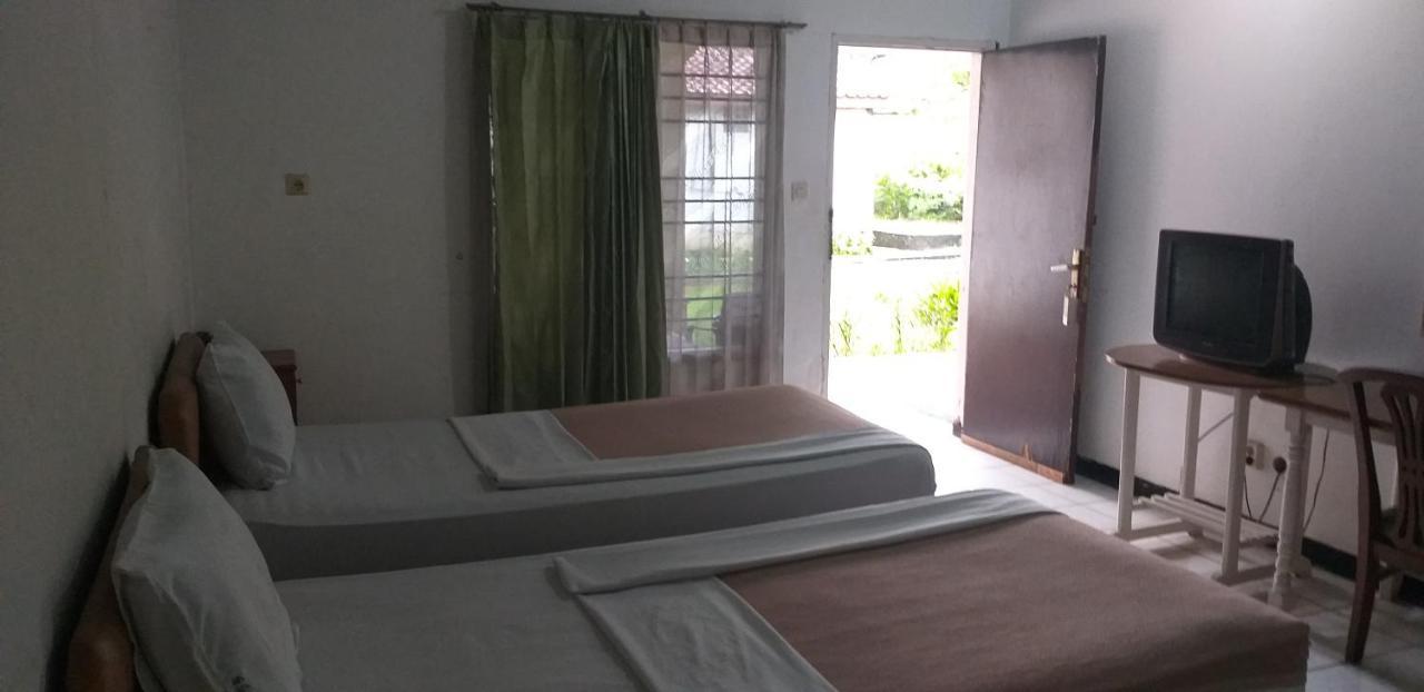 Intan Hotel ปูร์วาการ์ตา ภายนอก รูปภาพ