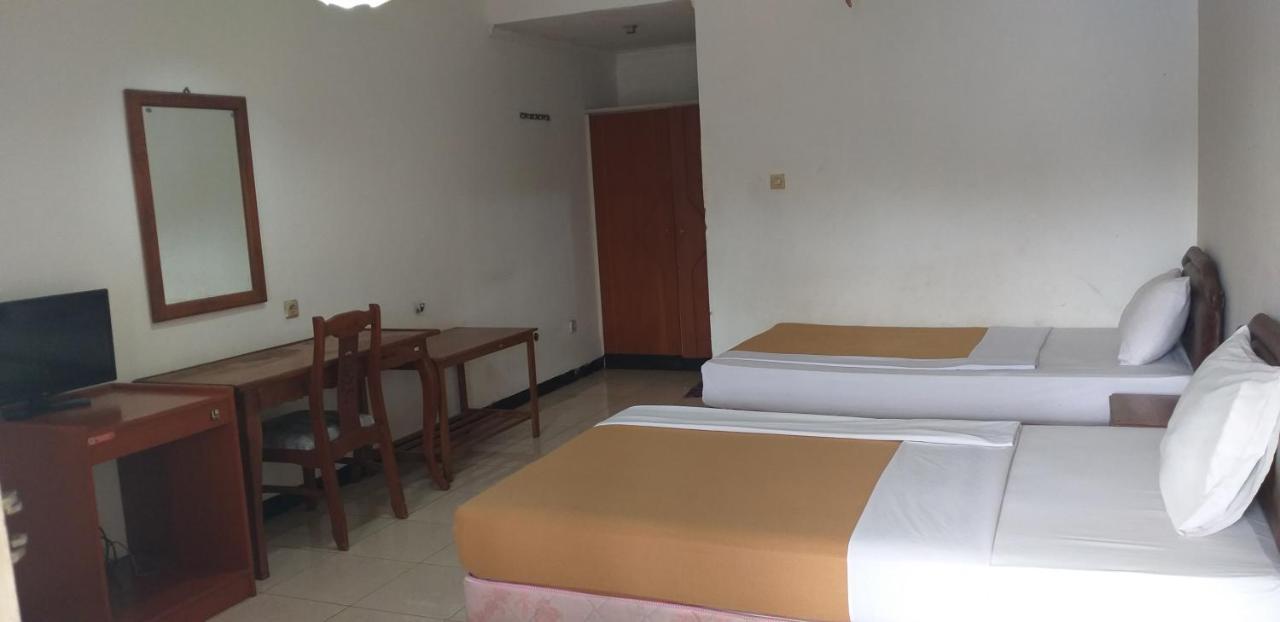 Intan Hotel ปูร์วาการ์ตา ภายนอก รูปภาพ