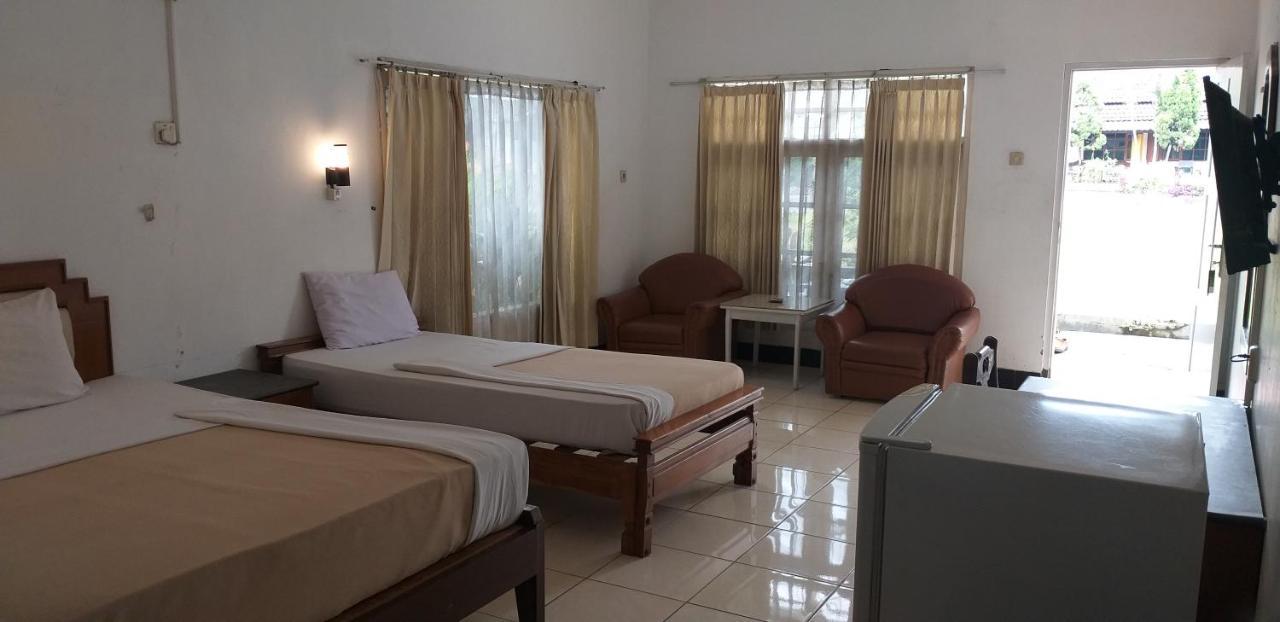 Intan Hotel ปูร์วาการ์ตา ภายนอก รูปภาพ
