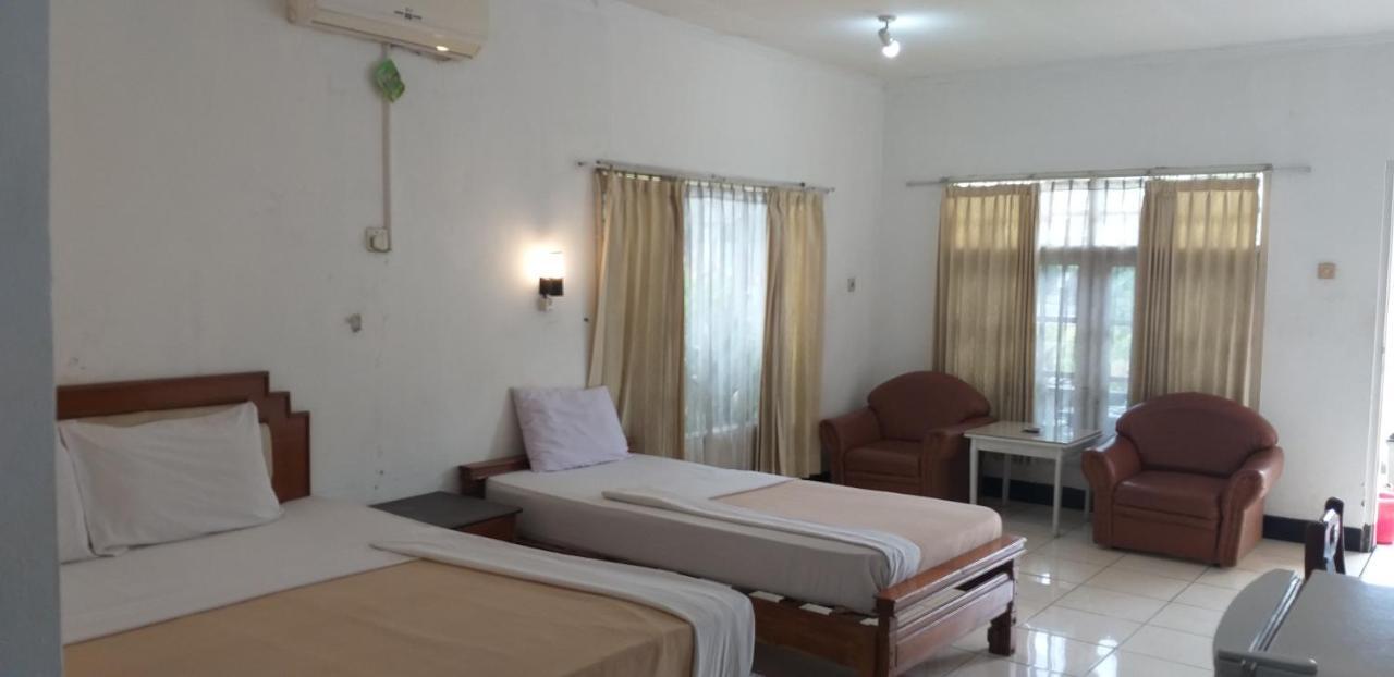 Intan Hotel ปูร์วาการ์ตา ภายนอก รูปภาพ