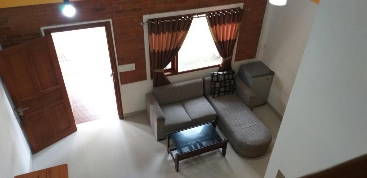 Intan Hotel ปูร์วาการ์ตา ภายนอก รูปภาพ