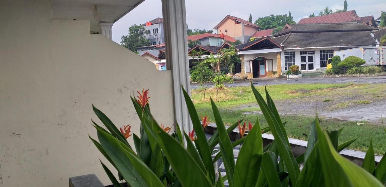 Intan Hotel ปูร์วาการ์ตา ภายนอก รูปภาพ
