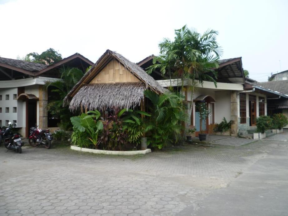 Intan Hotel ปูร์วาการ์ตา ภายนอก รูปภาพ